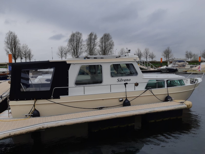 hack Horen van teller Te koop bij Rob Krijgsman Watersport : Crown Cruiser 10 OK