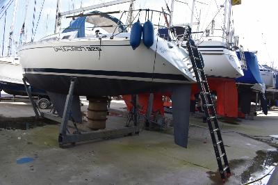 Beneteau First 325